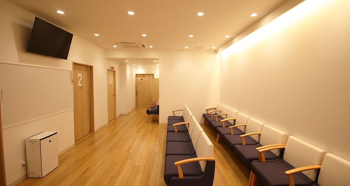 キービジュアルイメージ 待合室 河崎 敏弘